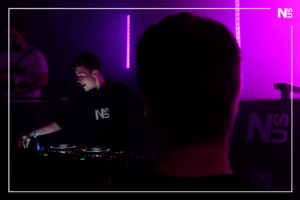 DJ NUS (@nus_music) aus Köln/Cologne/Bonn Deutschland/Germany, DJs, DJ Set, DJ Gig, Festival, Club, Event, Open Air, Techno, Melodic Techno, House Music, Musik, TechHouse, Afro House, Deep House, EDM, Elektro, Rave, Raven, Linus Moog, Melodic House, Helios37, Ehrenfeld, DJ Life, Pioneer DJ, Booking, EDM, Electronic Dance Music, Tanzen, Dance, Party, Musik production, producer